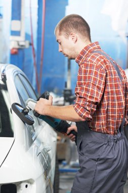 auto makinist araba vücut parlatma
