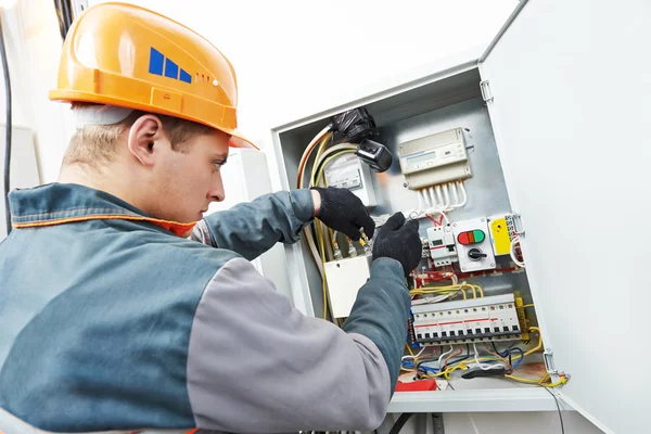 Electrician engineer worker — Stock Photo, Image