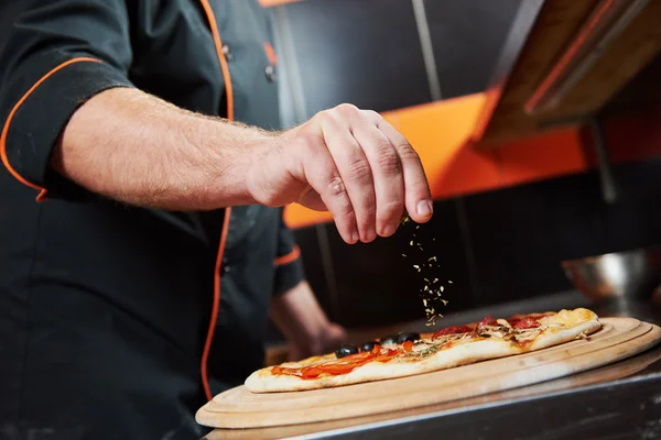 Preparação da pizza — Fotografia de Stock