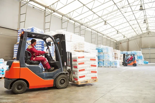 Forklift loader working in warehouse — Stock Photo, Image