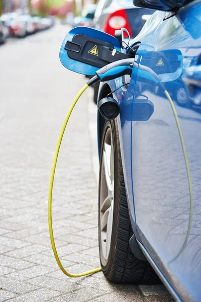 Carregamento de carro elétrico — Fotografia de Stock