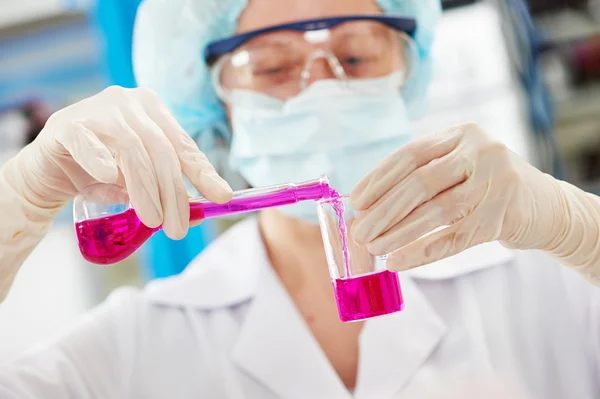 Laboratory worker with flask — Stock Photo, Image