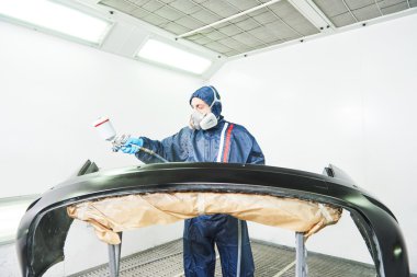 odasında araba boyama