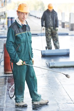 düz çatı onarım kaplama çatı keçe ile çalışır