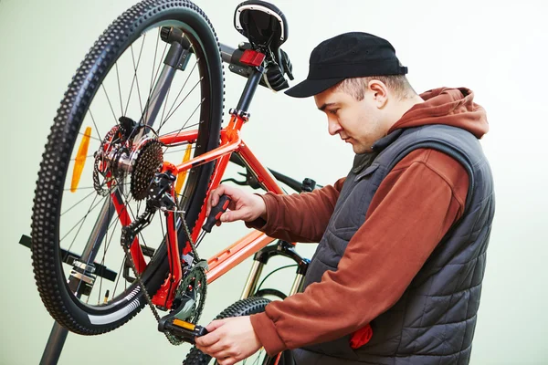 自転車の修理や調整 — ストック写真