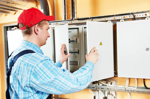 Electrician engineer worker — Stock Photo, Image