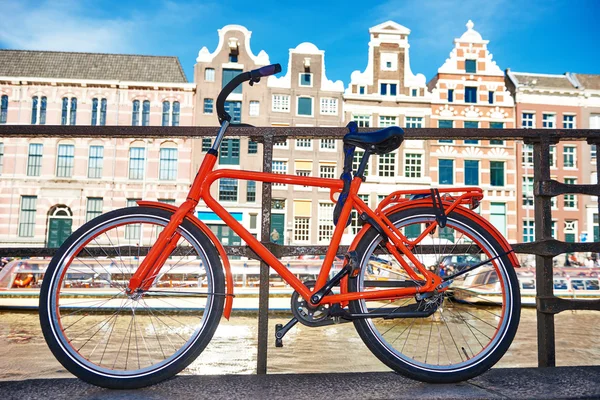 Bike on amsterdam street in city — Stock Photo, Image