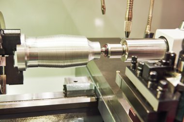 Metal çalışırken kesme aracı