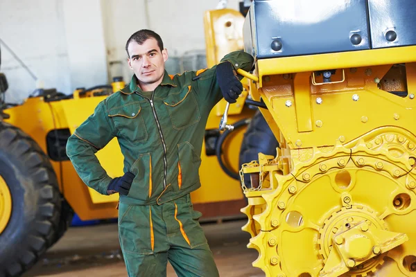 Lavoratore assemblatore industriale — Foto Stock