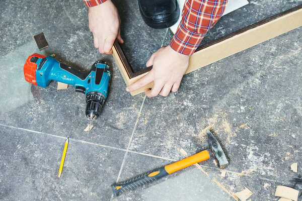 Установка дверей. подготовка кадров
