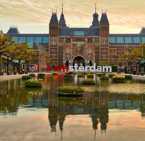 Frontal view of the Rijksmuseum in Amsterdam, Netherlands — Stock Photo, Image