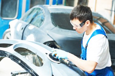 çarpışan araba parlatma otomotiv makinist işçisi