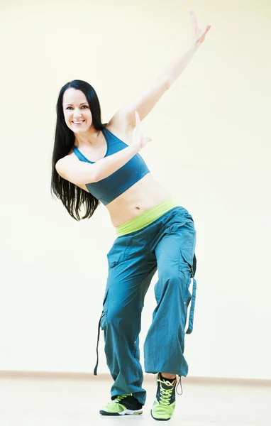 Instrutor de dança fazendo exercícios de dança — Fotografia de Stock