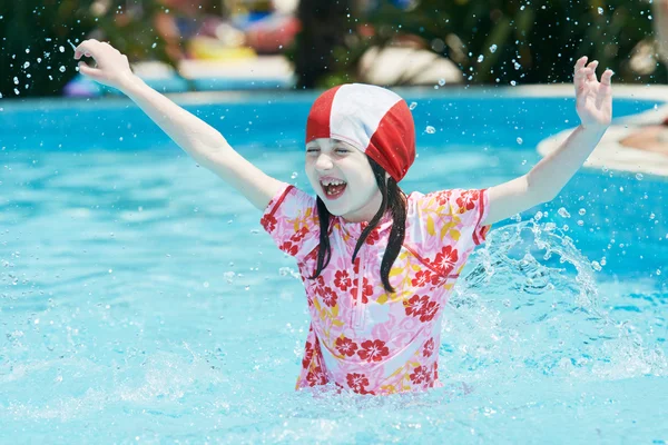 Niños divertidos saltando a la piscina —  Fotos de Stock