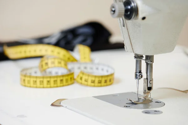Tailoring and sewing machine — Stock Photo, Image