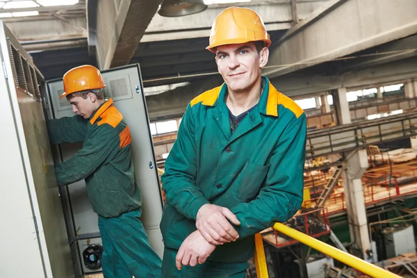 Retrato de trabalhador industrial — Fotografia de Stock