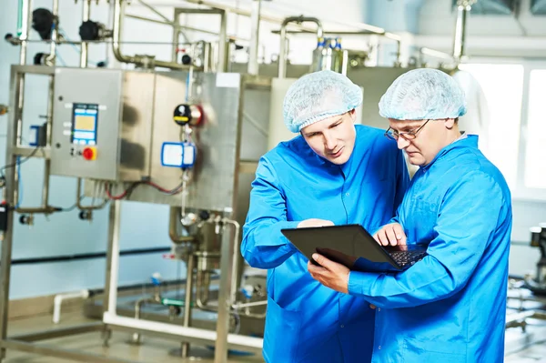 Pharmaceutical male workers in water preparation production line — Stock Photo, Image