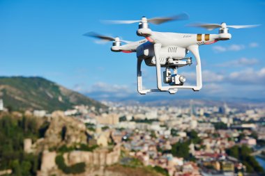 Drone quadrocopter ile dijital fotoğraf makinesi