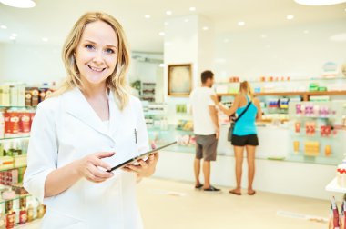 eczane Eczane çalışan eczacı kimyager kadın