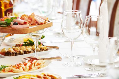 Tablo catering servisi restoranda ayarla