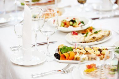 Tablo catering servisi restoranda ayarla