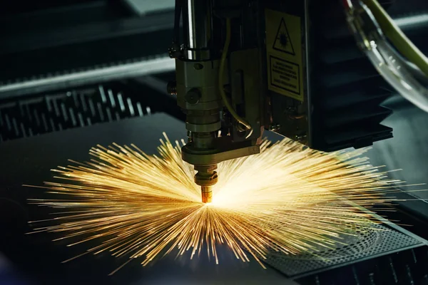 Technologie de découpe laser de matériaux plats en tôle d'acier proc — Photo