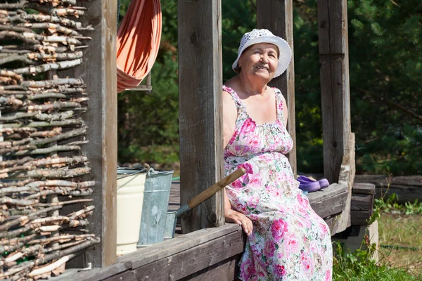 Senior Caucasian Countrywoman Sitting Wooden House Porch — Stock Photo, Image