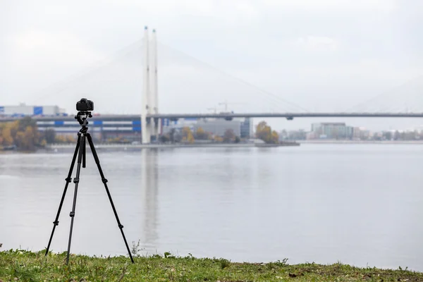 Câmera Para Tiro Timelapse Tripé Profissional Fundo Ponte — Fotografia de Stock