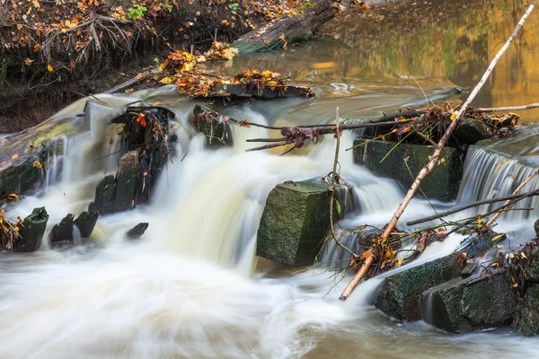 Cours Eau Coulant Travers Les Pierres Exposition Prolongée — Photo