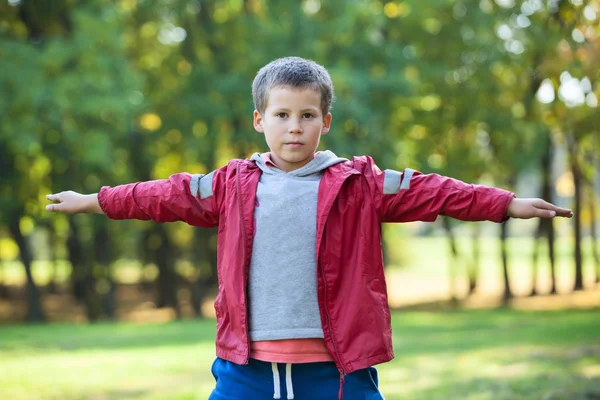 Preschooler Caucasian Boy Standing Arms Spread Side Park — Photo