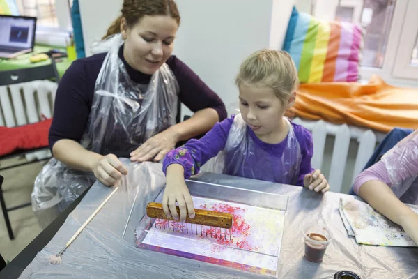 Mother Young Daughter Learning Make Ebru Drawing Workshop — Photo