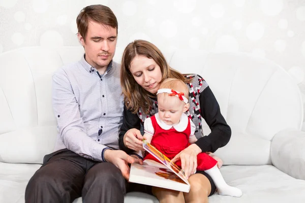 Father Mother Opening Book Baby Reading — Stock Photo, Image