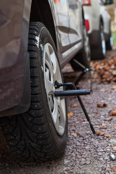 Winter Studded Tire Wheel Mounting Car Jack Screw Autumn — Stock Photo, Image