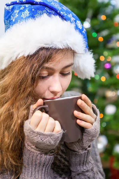 Close View Young Woman Drinking Tea Caneca Christmas Eve — Fotografia de Stock