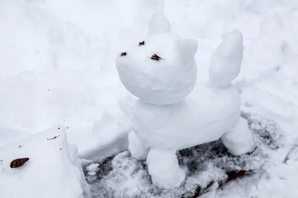 Dog Statue Making Snow Snowman — Stock Photo, Image