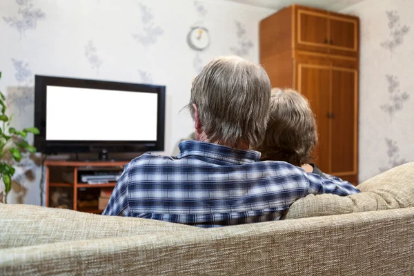 Kişilik Beyaz Bir Aile Kanepede Oturuyor Televizyon Seyrediyor Dikiz Aynası — Stok fotoğraf