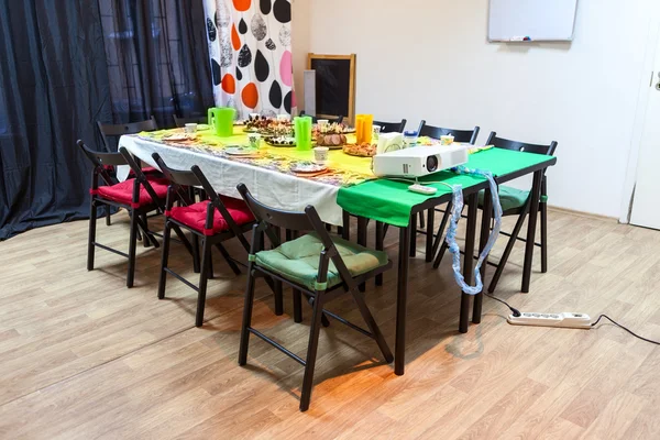 Tavolo Con Snack Freddi Camera Festeggiare Compleanno Una Festa Bambini — Foto Stock