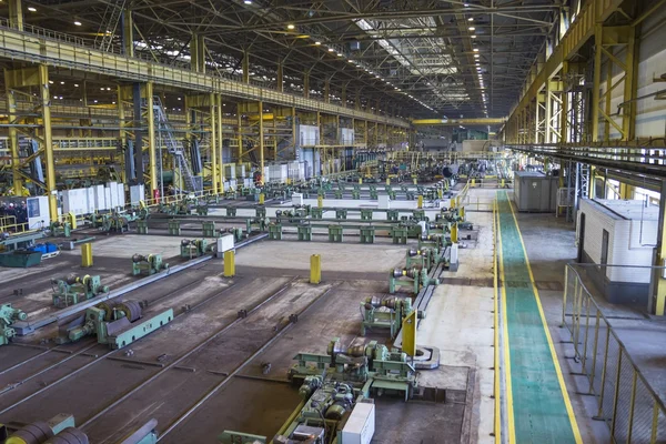 Büyük bir boru tesisatı atölyesi, metalurji.
