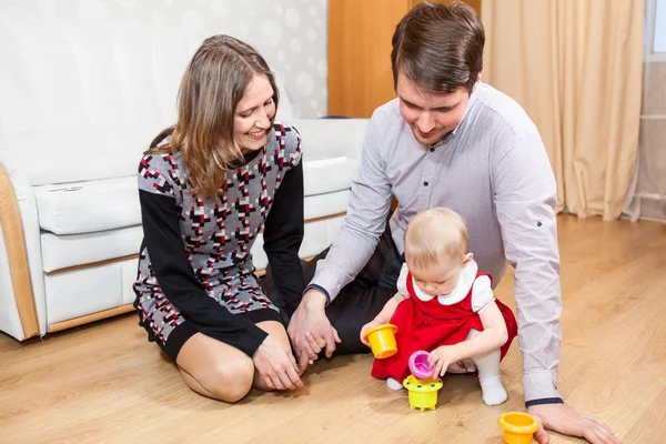 Otec Matka Holčička Spolu Hrají Podlaze — Stock fotografie