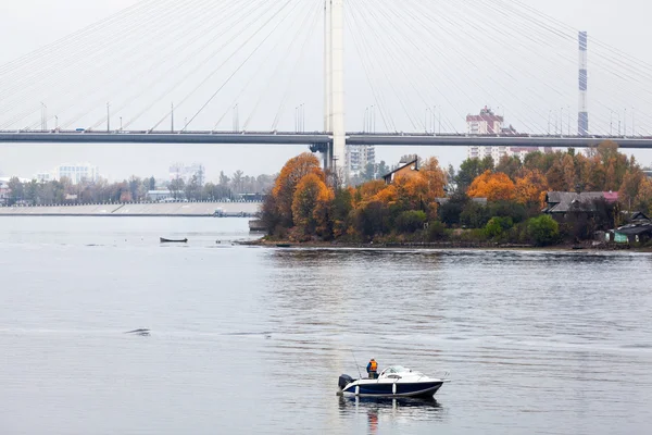 Rybaření Motorového Člunu Řece Neva Petrohradě Předměstí Rusko — Stock fotografie