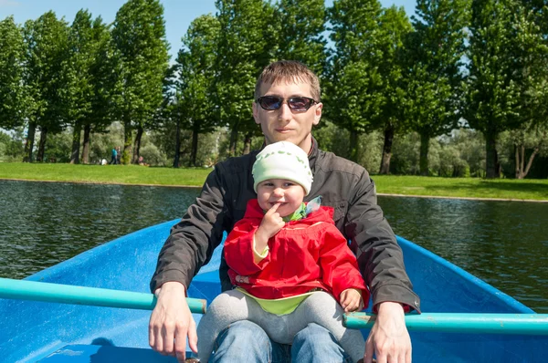 Smiling Happy Baby Girl Riding Father Rowboat Park Lake — Foto de Stock