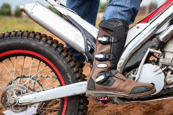 Close View Rider Motocross Boot Standing Peg Dirt Motorcycle Safety — Stock Photo, Image
