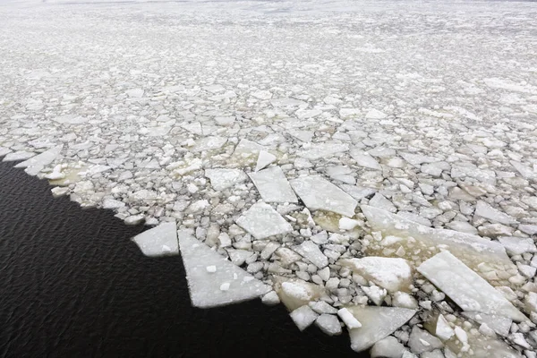 Gebrochene Und Treibende Eisschollen Der Ostsee Zur Winterzeit Freie Wasserlinie — Stockfoto