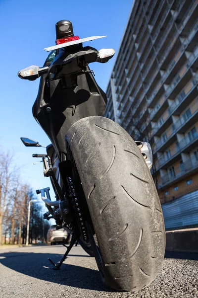 Motorcycle Standing Stand Urban Street City Roadside Nobody Wide Angle — Stock Photo, Image
