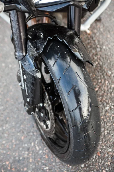 Aile Avant Plastique Cassée Moto Raison Accident Route Vue Rapprochée — Photo