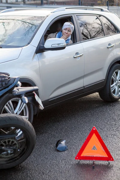 Triangle Avertissement Est Face Scène Accident Avec Voiture Moto Femme — Photo