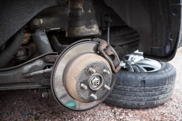 Old Steel Ventilated Brake Disk Rusty Support Brake Pads Ready — Stock Photo, Image