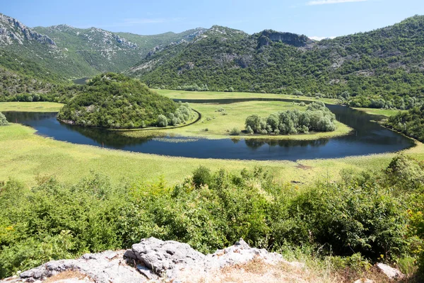 Grüne Pyramide Und Biegung Des Flusses Rijeka Crnojevica Fließt Durch — Stockfoto