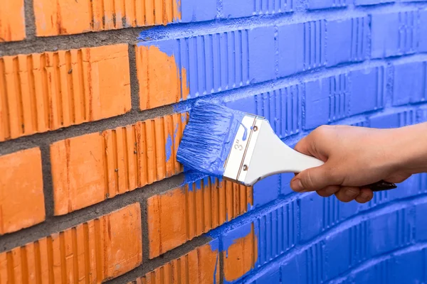 Human hand painting wall — Stock Photo, Image