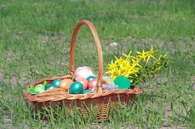 Paskalya yumurtası sepeti